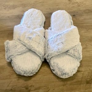 FamiPort Baby Blue Soft Fuzzy Fleece Criss Cross Slippers Sandals Size Large